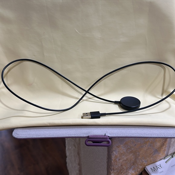 EUC Samsung Galaxy Watch4 - Picture 4 of 5